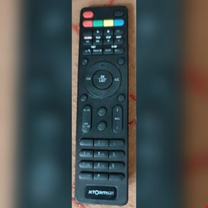 کنترل جایگزین ریسیور نایاب ایکس تورم تخت Q9              با توجه ب نبود کنترل مورد نظر در بازار،  کنترل (جایگزین) ست شده با کنترل اصلی اگهی ارسال میشه.              